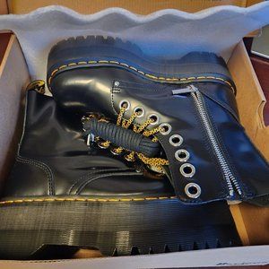 Dr. Martens  Jadon Max 1677 Size 7 - New, Never worn - Past the Return Date